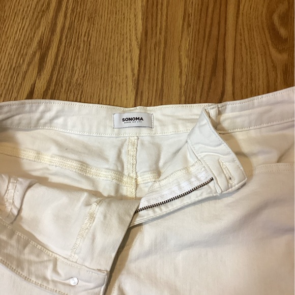 Women’s shorts size 18 color white - Picture 3 of 9